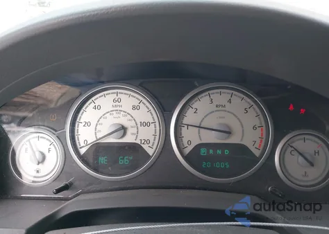 2010 Chrysler Town & Country Touring z USA, uszkodzony, nr VIN 2A4RR5D10AR413695